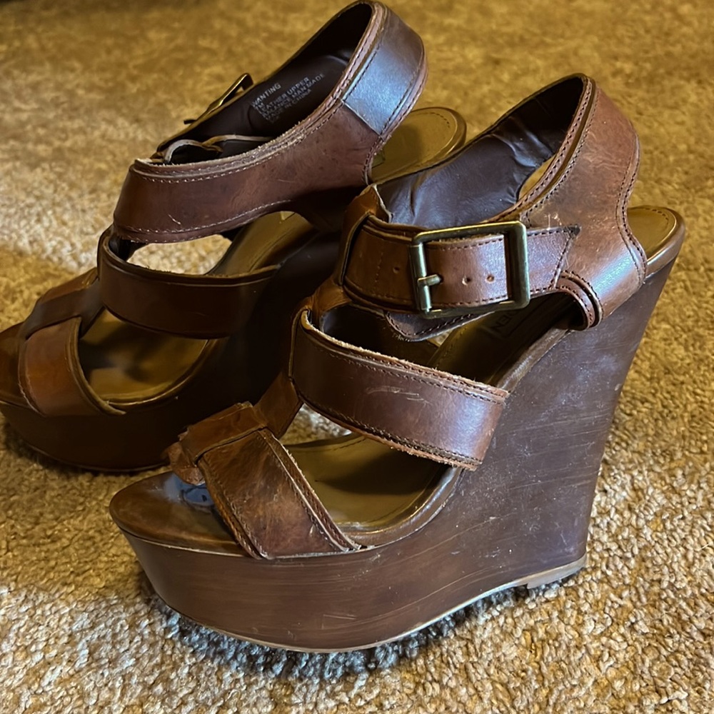 Steve Madden 7 gladiator wedge